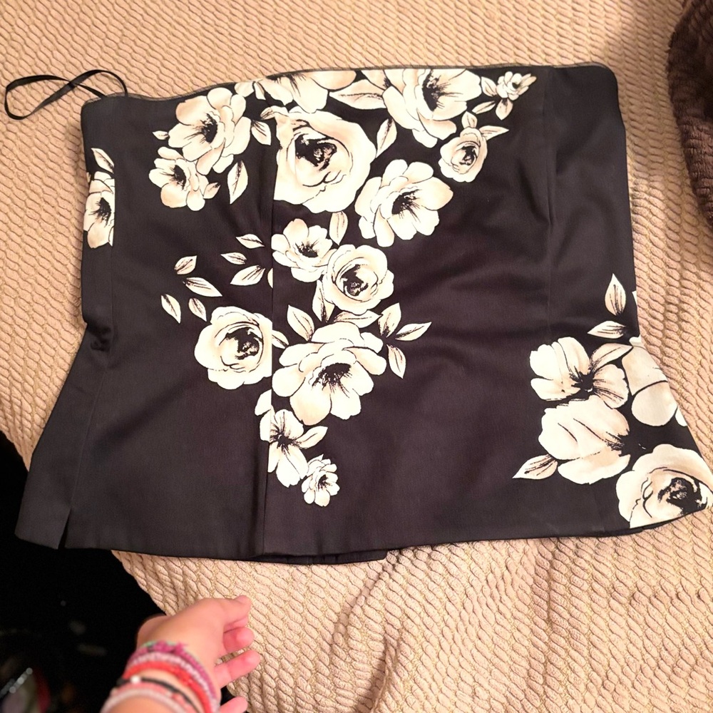 White House Black Market Black and White Top